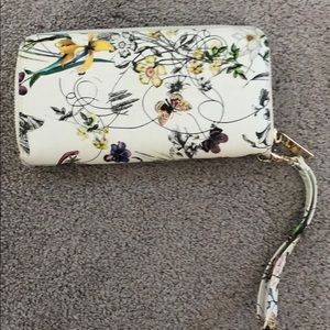 Zip around wallet